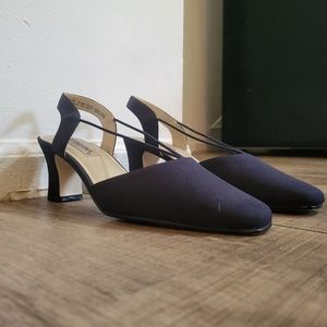 Cirsina Flex Women's Black and cream Antique Heels (last worn 2002) Great Cond..